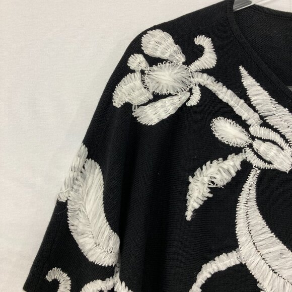 Chico's Large Black White Contrast Floral Embroidered Soft Light Knit Sweater - Picture 4 of 9